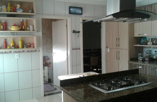 Foz do Iguacu House | FozHouse with high standard, swimming pool, Wi-fi, 4 gar, 12 people, air conditioning, near center