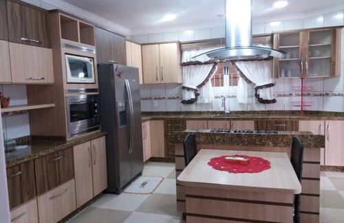 Foz do Iguacu House | FozHouse with high standard, swimming pool, Wi-fi, 4 gar, 12 people, air conditioning, near center