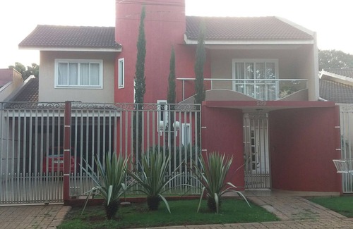 Foz do Iguacu House | FozHouse with high standard, swimming pool, Wi-fi, 4 gar, 12 people, air conditioning, near center