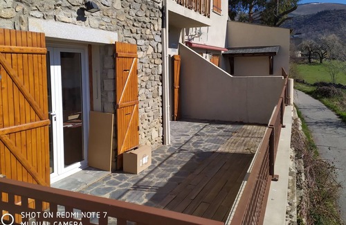 Angoustrine Apartment | Apartment in Agoustrine, Llivia, overlooking the river.