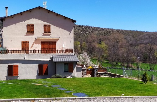 Angoustrine Apartment | Apartment in Agoustrine, Llivia, overlooking the river.