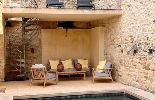Arpaillargues-et-Aureillac Villa | 400 m² Villa ∙ 8 bedrooms ∙ 20 guests