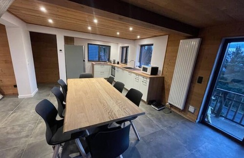 Besse-et-Saint-Anastaise Ski Chalet | Renovated chalet for 12 in Super Besse