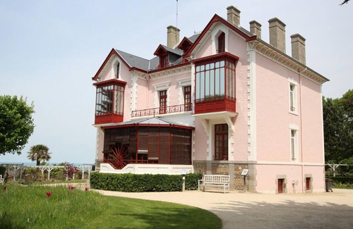 Saint-Martin de Brehal Cottage | Charming Seaside Home: 2BR, Terrace, Beach Nearby, Free Parking/Wifi, Pet Friendly
