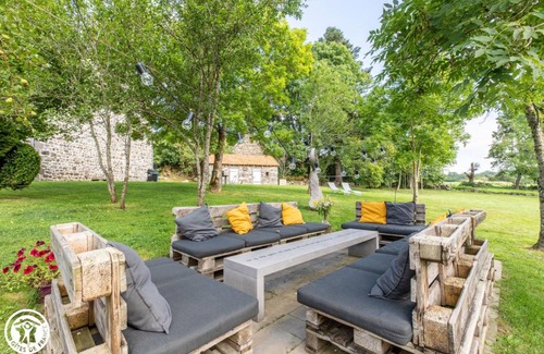 Charbonnieres-les-Varennes House | 203 m² Gîte ∙ 6 bedrooms ∙ 12 guests