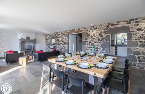 Charbonnieres-les-Varennes House | 203 m² Gîte ∙ 6 bedrooms ∙ 12 guests
