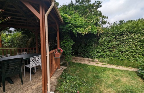 Rosnay Cottage | Charming Cottage in Brenne: Nature, Hiking, Close to Ponds, Private Garden, Fireplace