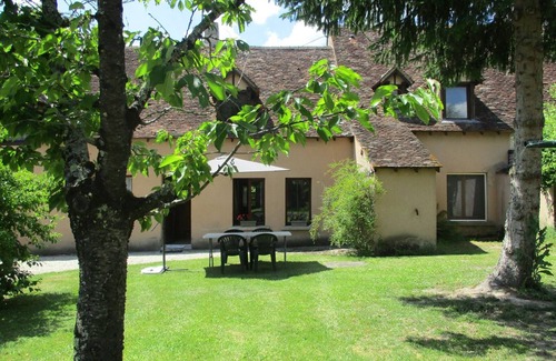 Rosnay Cottage | Charming Cottage in Heart of La Brenne - 3BR, Fishing Pond, Wi-Fi, Pet-Friendly, All-Inclusive Rates