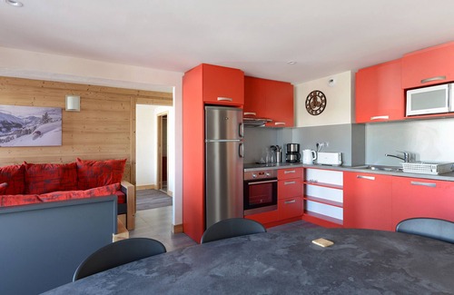 Bellentre Apartment | Renovated apartment for 8, easy piste access, wellness area, pet-friendly
