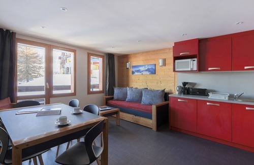 Bellentre Apartment | Renovated Apartment · Easy Access to Slopes · Free Parking · Pets Allowed · Sauna & Hammam