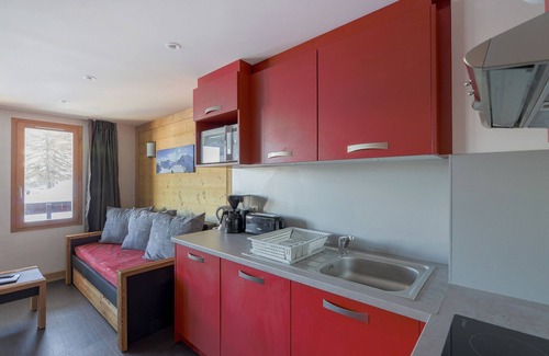Bellentre Apartment | Renovated Apartment · Easy Access to Slopes · Free Parking · Pets Allowed · Sauna & Hammam