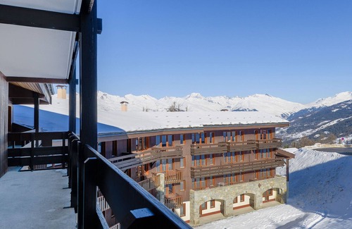 Bellentre Apartment | Renovated Apartment · Easy Access to Slopes · Free Parking · Pets Allowed · Sauna & Hammam