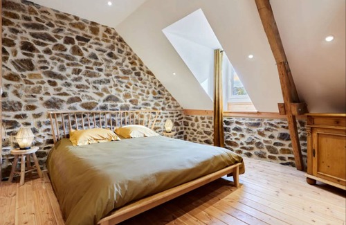 Saint-Aubin-de-Terregatte House | 200 m² House ∙ 3 bedrooms ∙ 6 guests