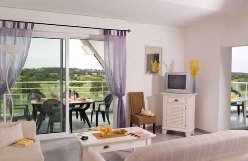 L'Aiguillon-sur-Vie Apartment | Le Domaine de Fontenelles by Interhome