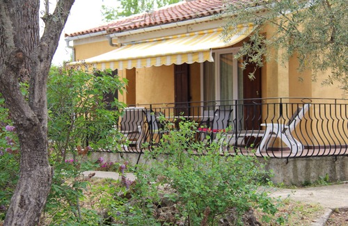 Saint-Maximin-la-Sainte-Baume Villa | Renovated single-storey villa in quiet residential area