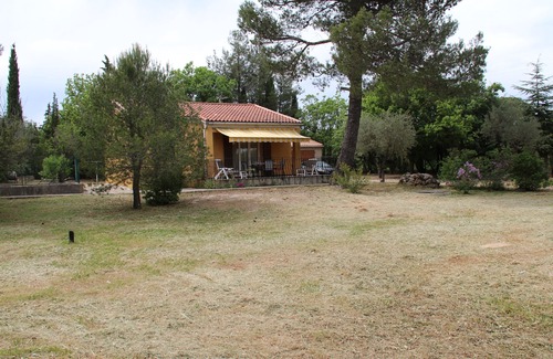 Saint-Maximin-la-Sainte-Baume Villa | Renovated single-storey villa in quiet residential area