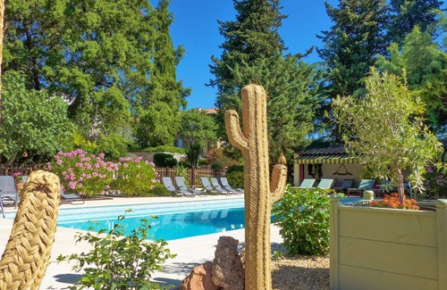 Saint-Maximin-la-Sainte-Baume House | Lovely gite on a vineyard. large swimming pool, very peaceful