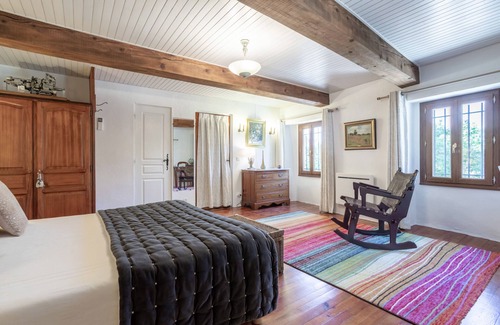 Sainte-Colombe-de-la-Commanderie Bed & Breakfast | Bed and breakfast 'Colombine Chambre Double Deluxe' with Shared Garden, Wi-Fi and Air Conditioning