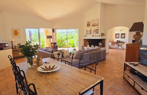 Tighine Villa | Air-conditioned villa for 10 people, heated pool, 5 minutes from the beach