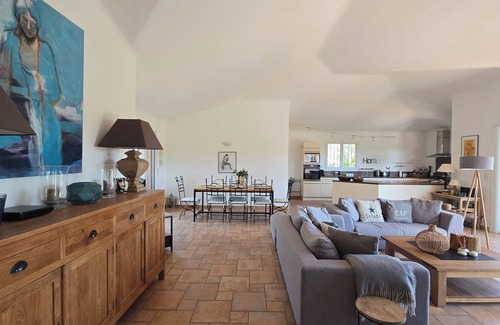 Tighine Villa | Air-conditioned villa for 10 people, heated pool, 5 minutes from the beach