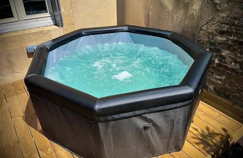 Scey-sur-Saone-et-Saint-Albin Apartment | Superbe Appartement Avec Jardin ET Jacuzzi