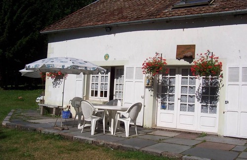 Ternuay-Melay-et-Saint-Hilaire Cottage | Charming house with terrace, near 1000 Ponds, warm welcome