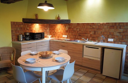 Sainte-Colombe-sur-Loing Apartment | The Licaraclo is located in Puisaye very close to Guédelon