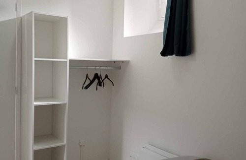 Villedieu-les-Poeles Apartment | Appartement Privatisé Avec Cour