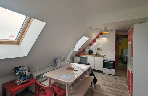 Villentrois Cottage | Cozy Retreat Near Loire Castles and Zoo with Private Terrace, Air Conditioning, and Parking