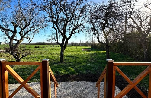 Faverolles Cottage | Authentic caravan with heated pool and breakfast included