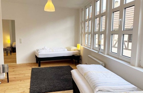 Wachenbuchen Apartment | Fr06 Möbliertes Wohnen in Maintal bei Frankfurt, 80qm, 3 Zimmer, 1. und 2.og, Max. 5 Personen