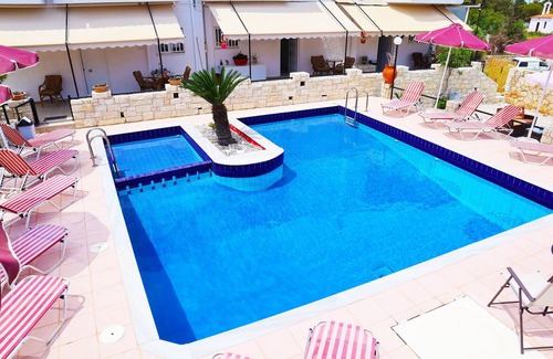 Stavros Apartment | Fragkiskos Pool Apartment — 5 min from the beach!
