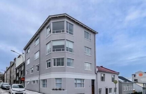 Vesturbær Apartment | Framnesvegur - Two Bedroom Central Apartment