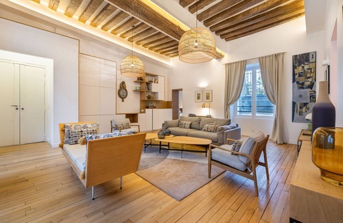 Arsenal Apartment | François de Sales, 2Ch/2Sdb, sleeps 6