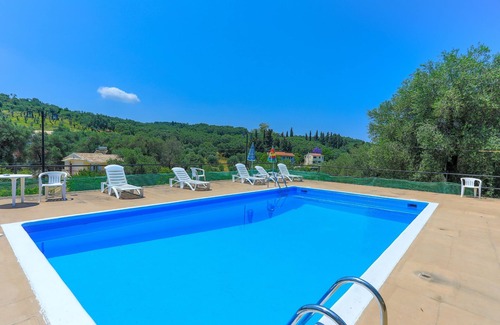 Agios Spyridon Corfu Apartment | Fran Apartment: Cozzy apartment with a shared pool, breakfast options and close to the beach