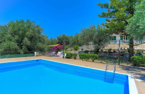 Agios Spyridon Corfu Apartment | Fran Apartment: Cozzy apartment with a shared pool, breakfast options and close to the beach