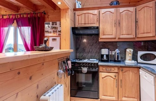 Etobon Cottage | Franc-Comtois chalet with Wifi and fireplace in Étobon