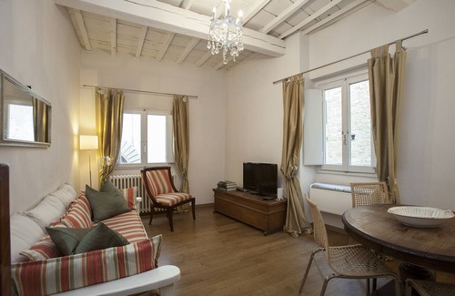 Santa Croce Condo | Francesca - Romantic apt near Piazza della Signoria