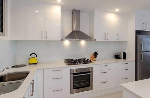 Hamilton Island Apartment | Frangipani Lodge 006, Beachfront Apartment on Hamilton Island