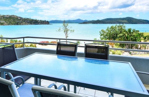 Hamilton Island Apartment | Frangipani Lodge 008, Beachfront Apartment on Hamilton Island