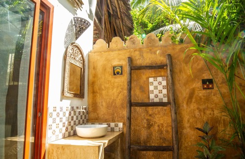 Jambiani Apartment | Frangipani Suite - Deluxe Triple Seaview with AC