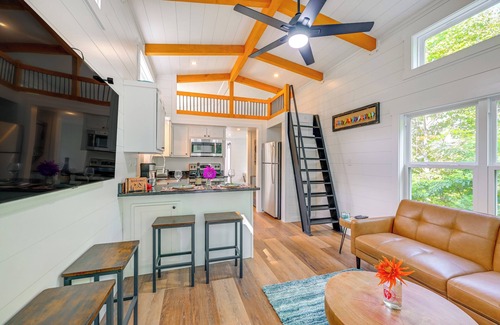 Franklin Cottage | Franklin Cottage: Deck w/Blue Ridge Mtn Views!