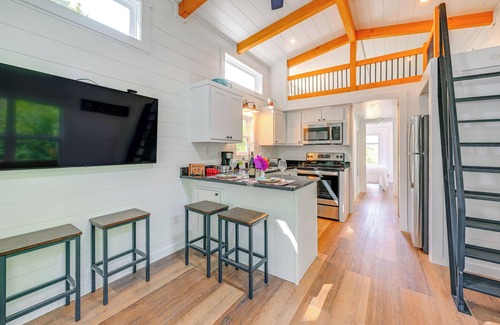 Franklin Cottage | Franklin Cottage: Deck w/Blue Ridge Mtn Views!