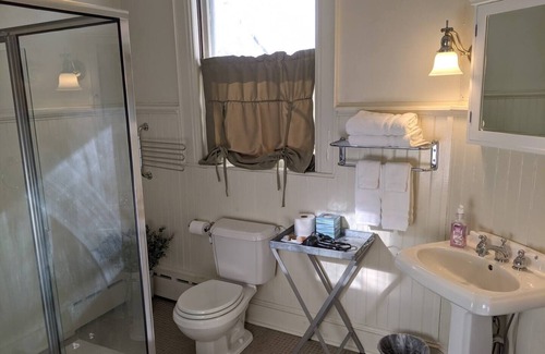Saranac Lake Bed & Breakfast | Franklin Manor - Queen Suite Optional Adjoining