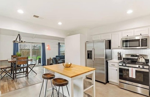 Franklin Park House | Franklin Park Getaway- 10 min to DT/Airport-Pets!