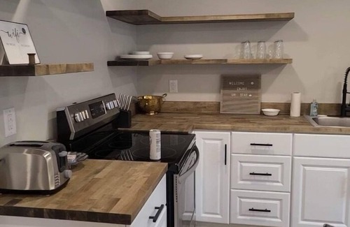 Evansville Apartment | Franklin St Suite