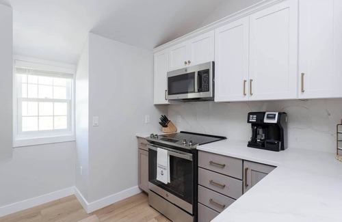 Yachting Village House | Franklin Street Suite by STAY Newport