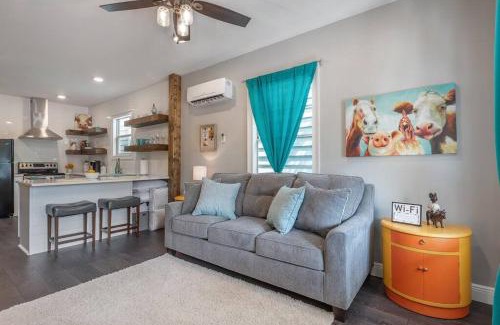 Historic Ybor Apartment | Franks Farmhouse Shotgun style apt in Ybor City