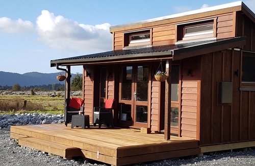 Franz Josef Glacier Apartment | Franz Josef Accommodation - Cosy Cabin in the Paddock
