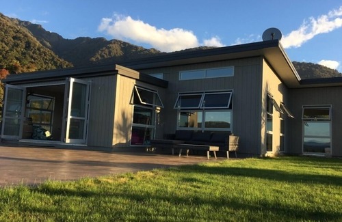 Franz Josef Glacier House | Franz Josef Villa, Stunning Mountain/Lake Views